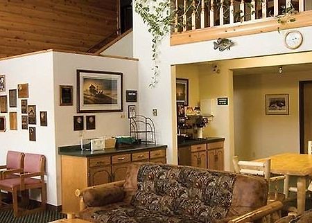 Mcquoid'S Inn And Event Center Isle Екстер'єр фото