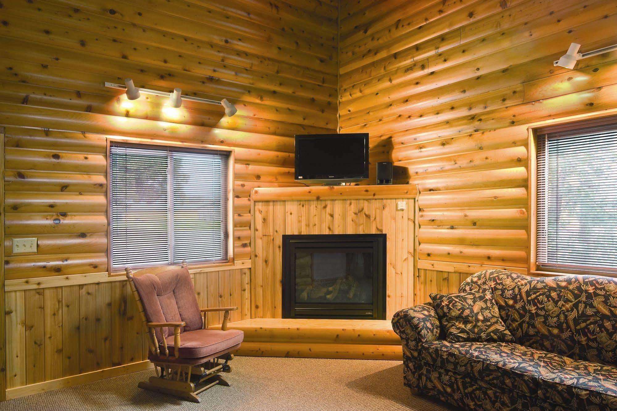 Mcquoid'S Inn And Event Center Isle Екстер'єр фото