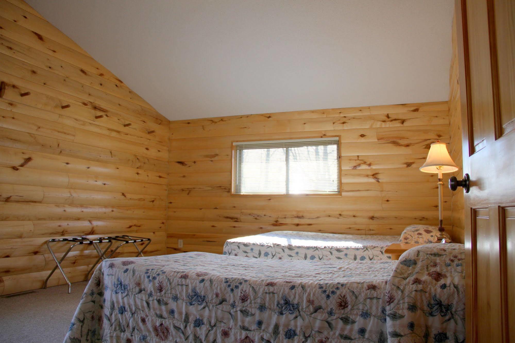 Mcquoid'S Inn And Event Center Isle Екстер'єр фото