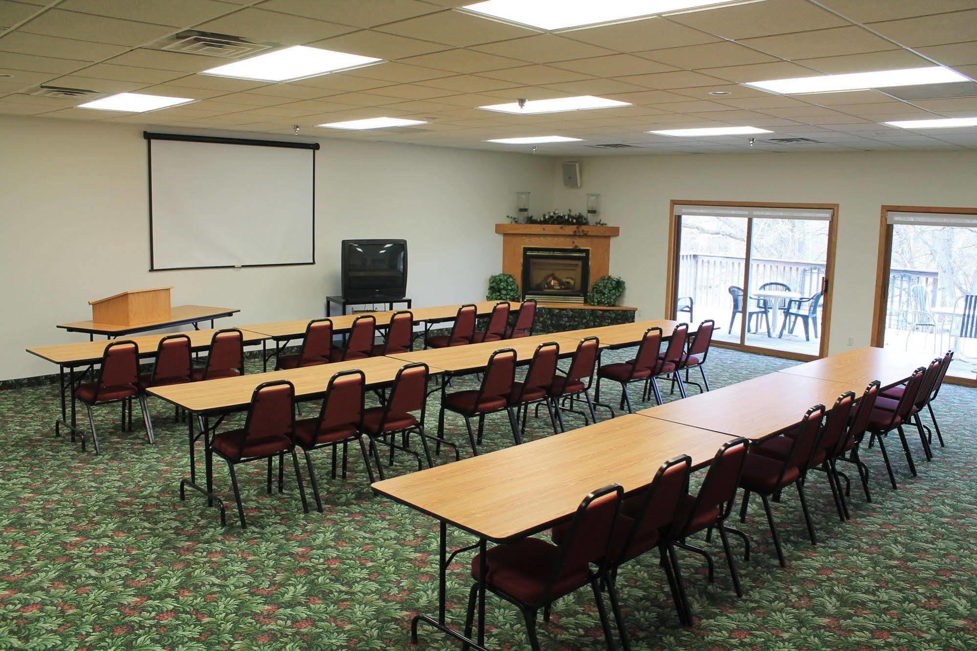 Mcquoid'S Inn And Event Center Isle Екстер'єр фото
