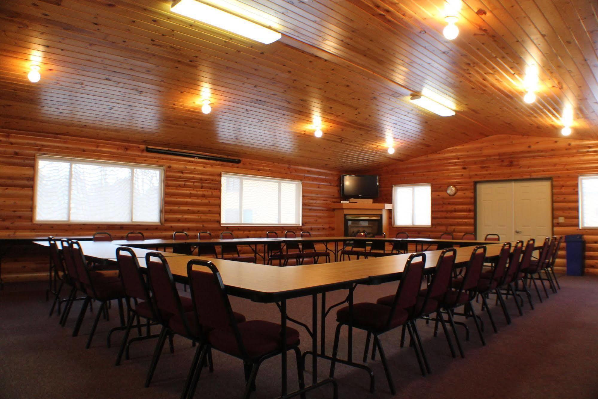 Mcquoid'S Inn And Event Center Isle Екстер'єр фото