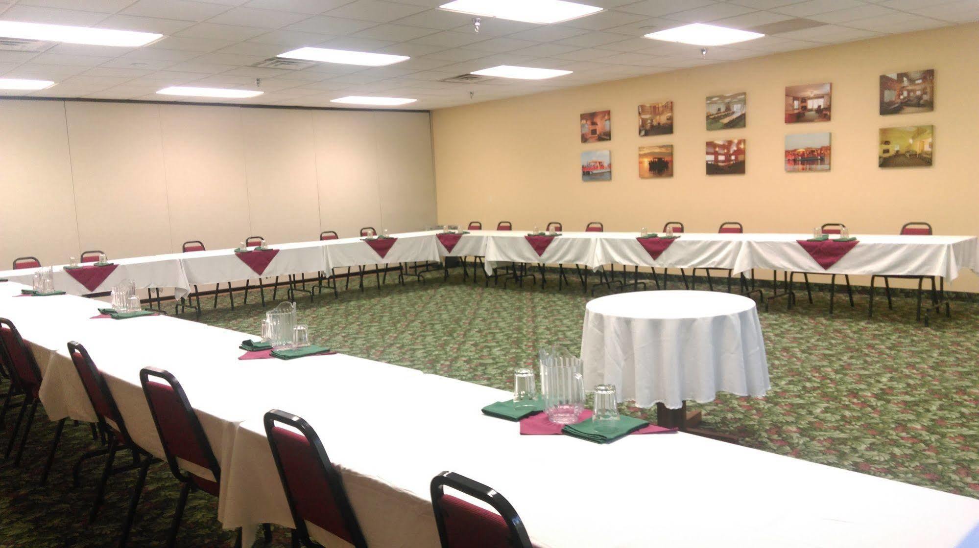 Mcquoid'S Inn And Event Center Isle Екстер'єр фото